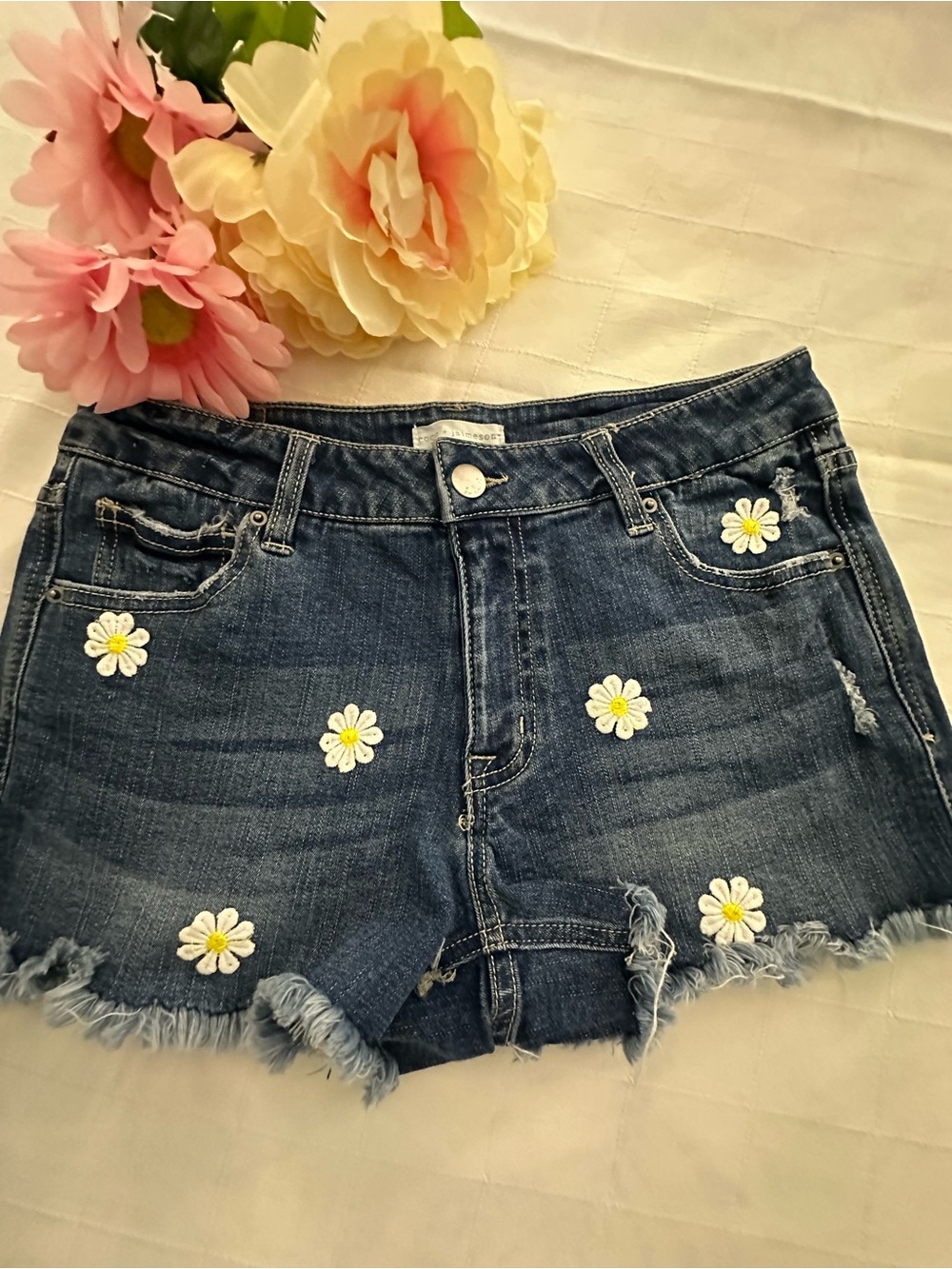 COCO + jaimeson Daisy Embroidered Denim Shorts - Blue